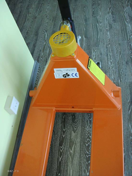 transpalet lung furci 2 m sarcina 1 tona