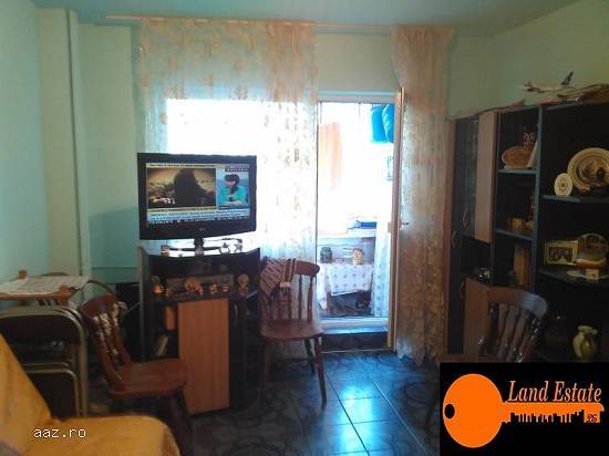 Apartament cu 4 camere de vanzare,   stradal,   1/8,    zona Crangasi