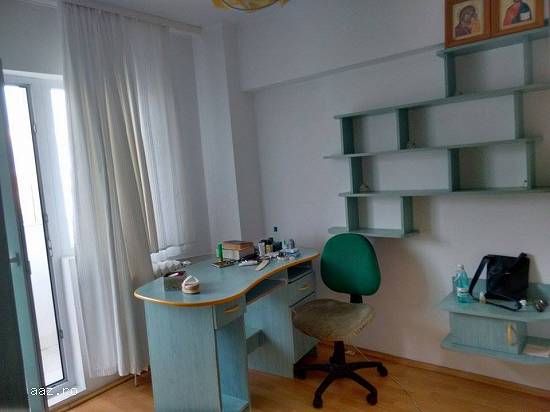 Vanzare apartament 4 camere central