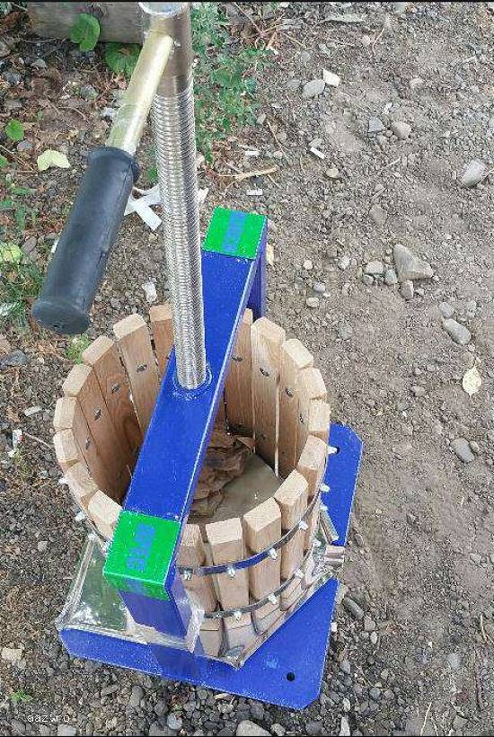 Teasc presa pentru struguri sau fructe 20 litri - lemn de stejar