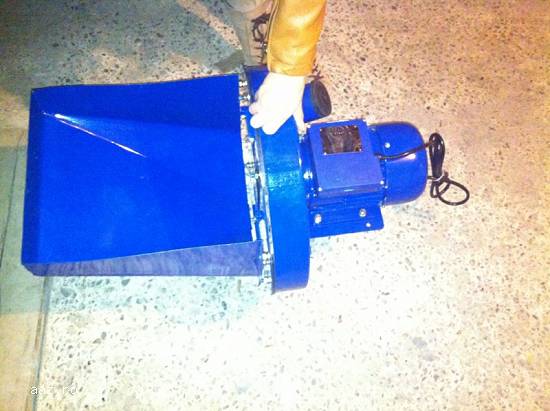 Moara cu ciocanele 500kg/h ruseasca motor 2.8kw
