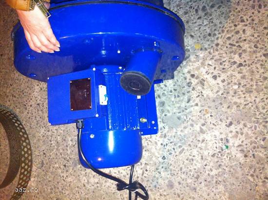 Moara cu ciocanele 500kg/h ruseasca motor 2.8kw