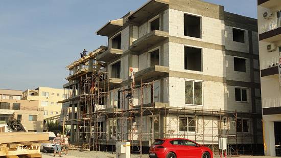 Dezvoltator vand apartamente  la 100 m dw plaja,  accept credite
