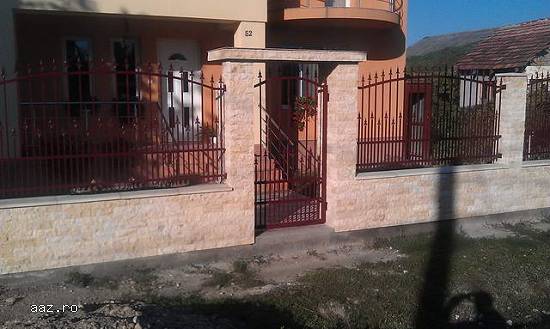 Executam porti si garduri la comanda