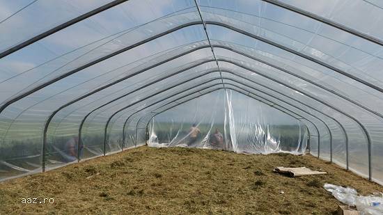 Sere profesionale cu folie sau Polycarbonat