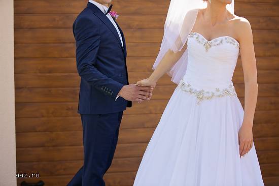 Rochie de mireasa alba cu cristale