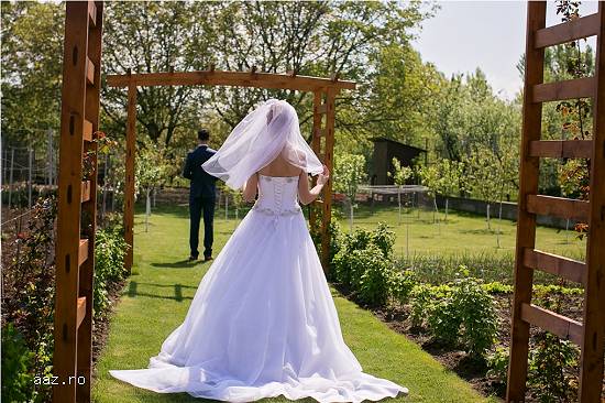 Rochie de mireasa alba cu cristale