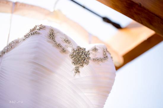 Rochie de mireasa alba cu cristale