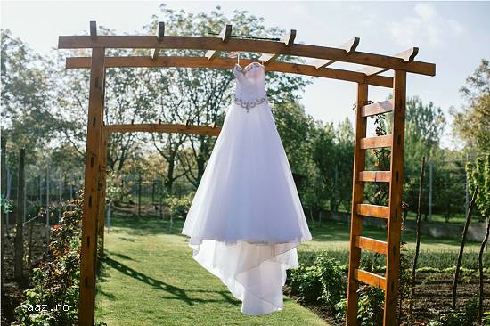 Rochie de mireasa alba cu cristale