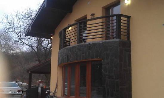 Balustrada din lemn de calitate ,  la comanda
