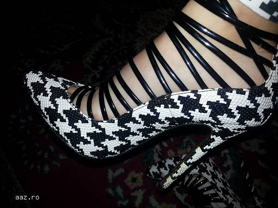 Vand pantofi stiletto