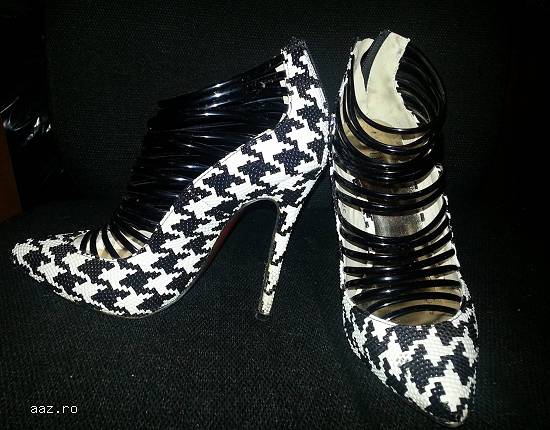 Vand pantofi stiletto