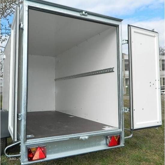 Remorca carosata Niewiadow 1300 kg dimensiune 262x130x150 cm