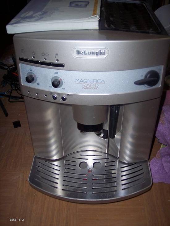 Expresoare de cafea marca Delonghi