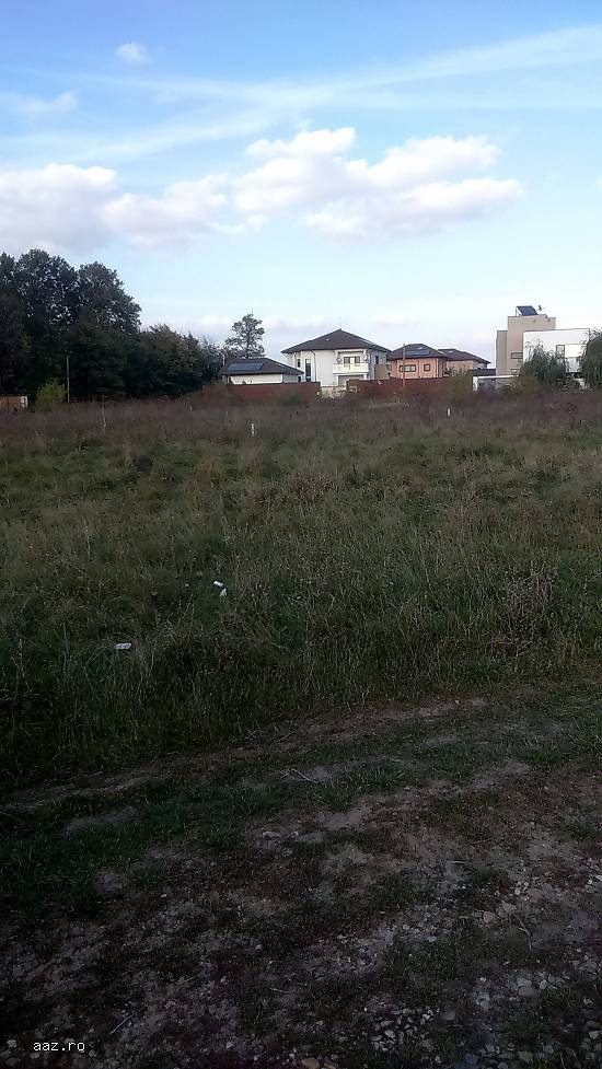 Teren Drumul Sarmas langa lac Straulasti