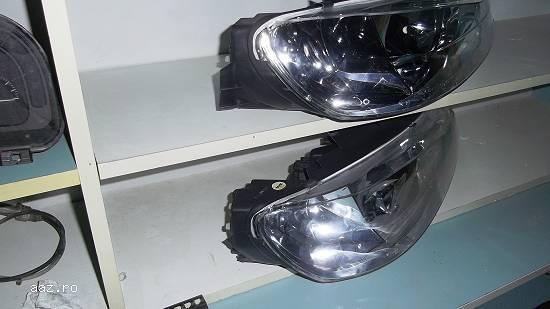 Faruri dreapta noi (1 ureche rupta) Peugeot 406