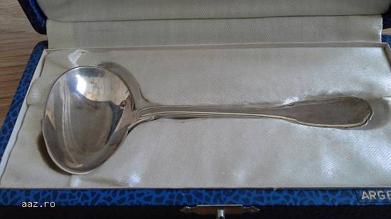 lingurita bebe argint masiv in cutia de origine,  greutate 31 gr,  12, 5 cm,  50 euro