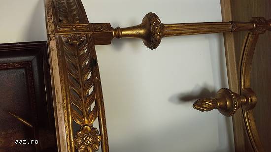 consola in lemn aurit 350 euro dimensiuni  inaltime 88 cm lungime 99 cm latime 39 cm