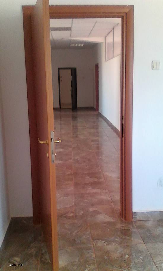 Proprietar inchiriez spatiu 200 mp