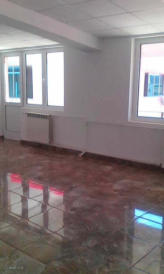Proprietar inchiriez spatiu 200 mp