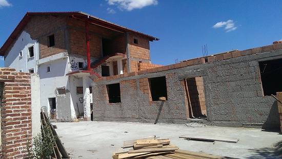 Hotel+4 apartamente noi+anexe