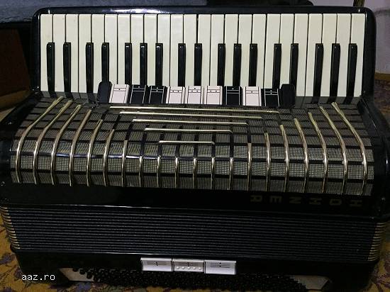 Acordeon de vanzare
