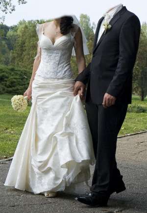 Vand rochie de mireasa Agnes Toma( magazin Alb & Negru)