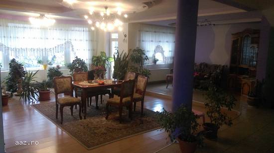 vand vila si spatiu comercial pe 1000 m patrati