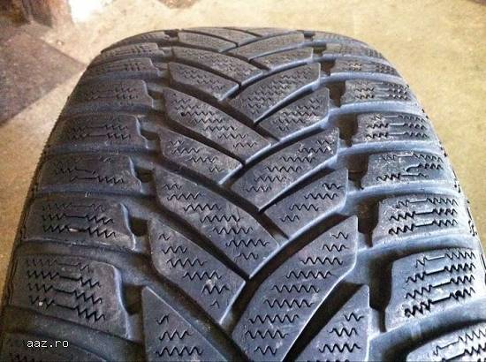 Anvelope iarna DUNLOP 215 55 R16 93H dot 2608 made in germany.