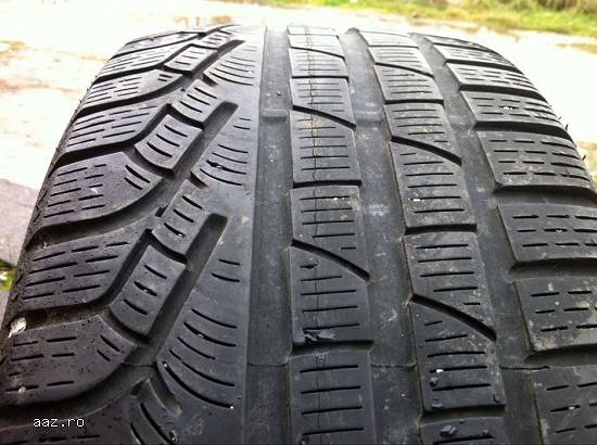 Anvelope iarna PIRELLI 235 45 R17 97H dot 1711 made in germany.