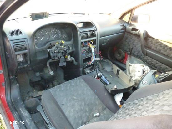 Dezmembrez Opel Astra 1.4 benzina