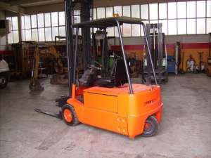 STIVUITOARE ELECTRICE SI DIESEL
