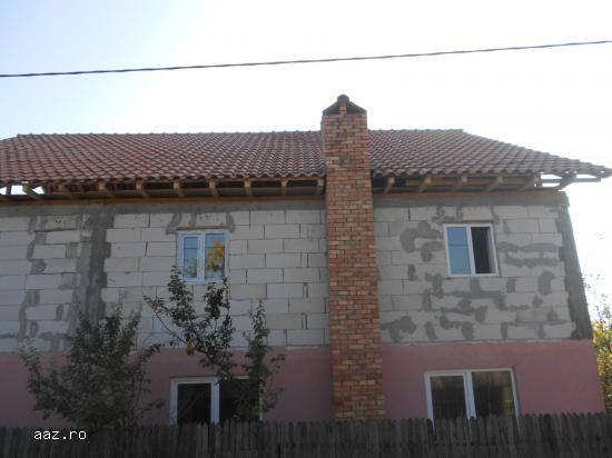 Construim case la rosu,      cat si la cheie