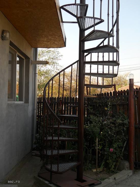 Scari metalice de exterior,  la comanda