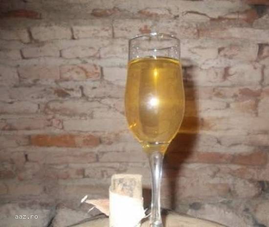 Vin alb de casa