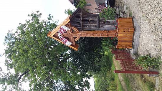 Porti maramuresene si tot felul de troite si orce sculptiri traditionale