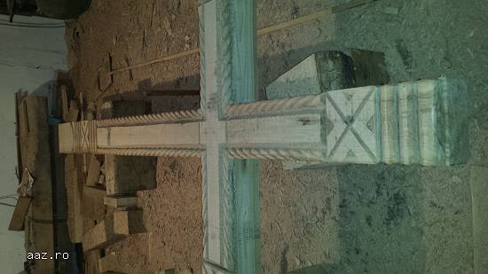 Porti maramuresene si tot felul de troite si orce sculptiri traditionale