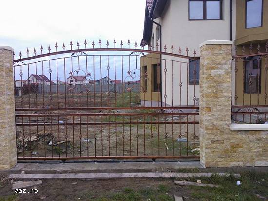 Porti fier forjat ,  la comanda Timisoara