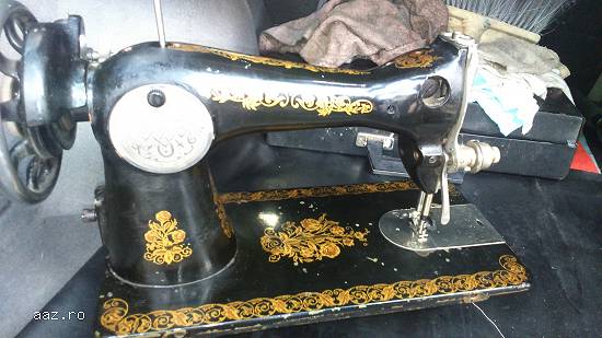 VAND MASINA DE CUSUT RUSEASCA,  TIM3 FOARTE VECHE