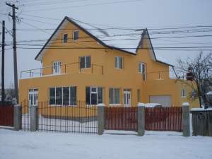 inchiriez spatiu comercial