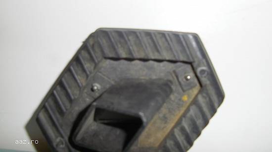 Sigla Renault fata Clio 2,  cod: 8200070031