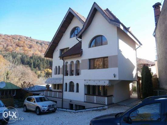 Inchiriez apartament 3 camere Sinaia