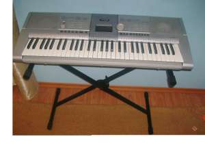 vand orga YAMAHA PSR 295