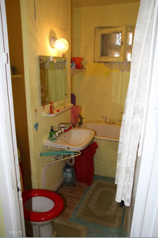 Vând Apartament 2 camere,  semidecomandat