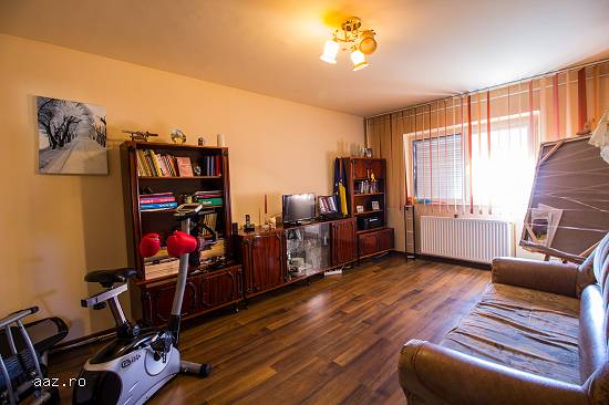 Apartament 2 camere,  structura frumoasa,  insorit,  infrastructura avantajoasa