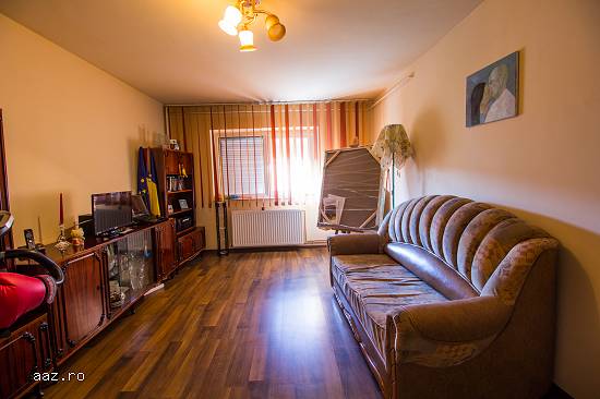Apartament 2 camere,  structura frumoasa,  insorit,  infrastructura avantajoasa