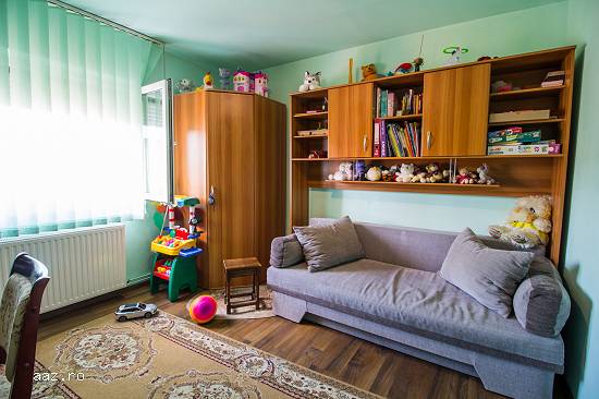 Apartament 2 camere,  structura frumoasa,  insorit,  infrastructura avantajoasa
