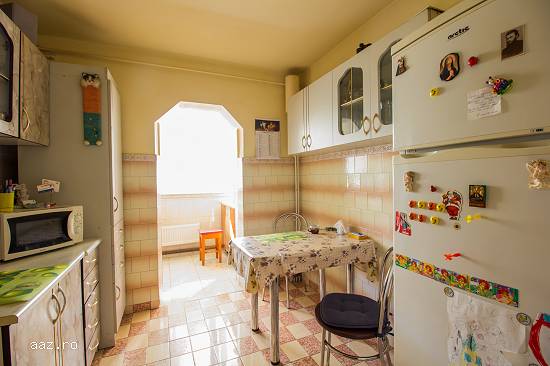 Apartament 2 camere,  structura frumoasa,  insorit,  infrastructura avantajoasa