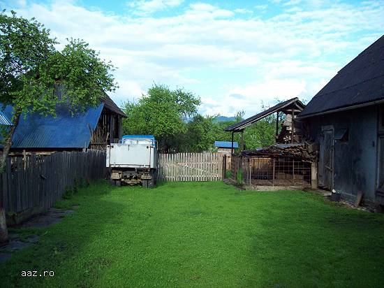 casa cu gradina si anexe