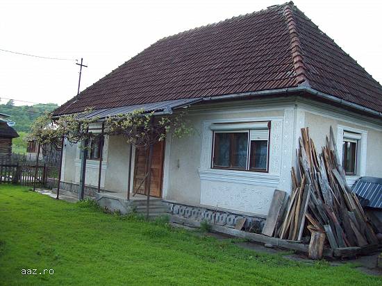 casa cu gradina si anexe